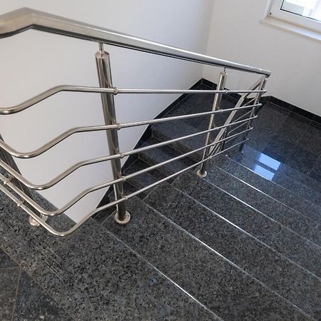 Apartment Domo Makarska Bagian luar foto