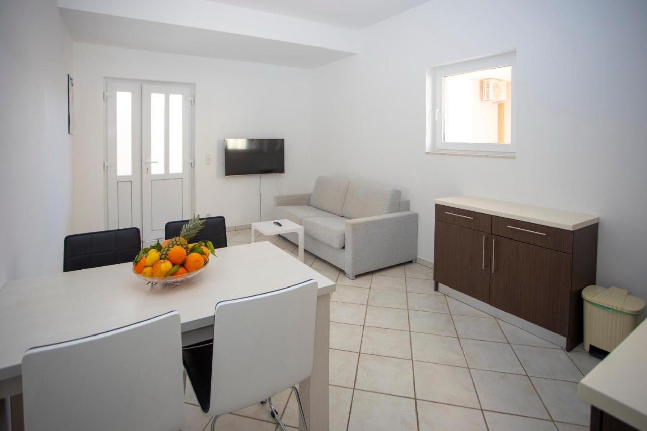 Apartment Domo Makarska Bagian luar foto