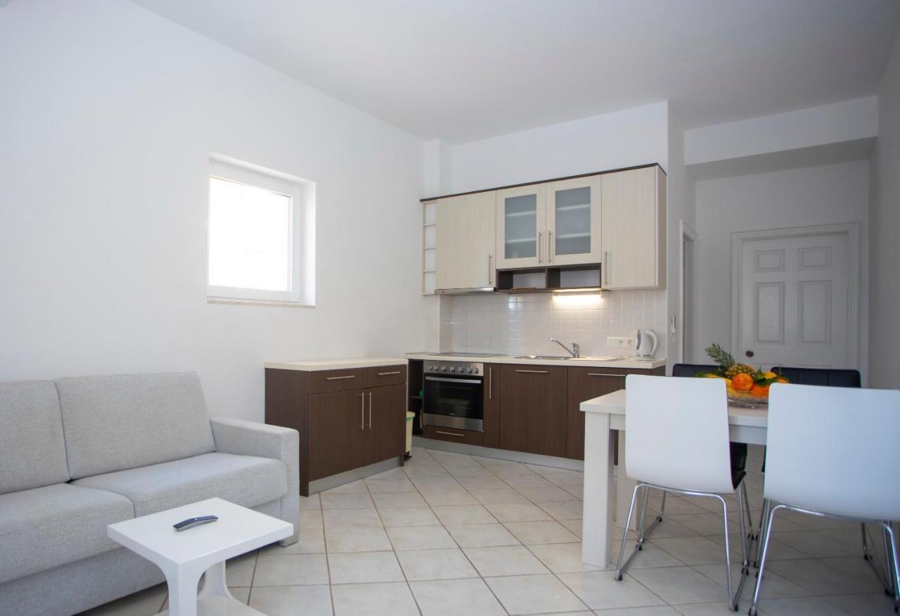 Apartment Domo Makarska Bagian luar foto
