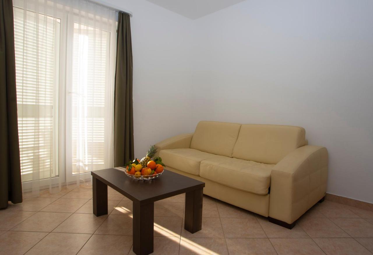 Apartment Domo Makarska Bagian luar foto