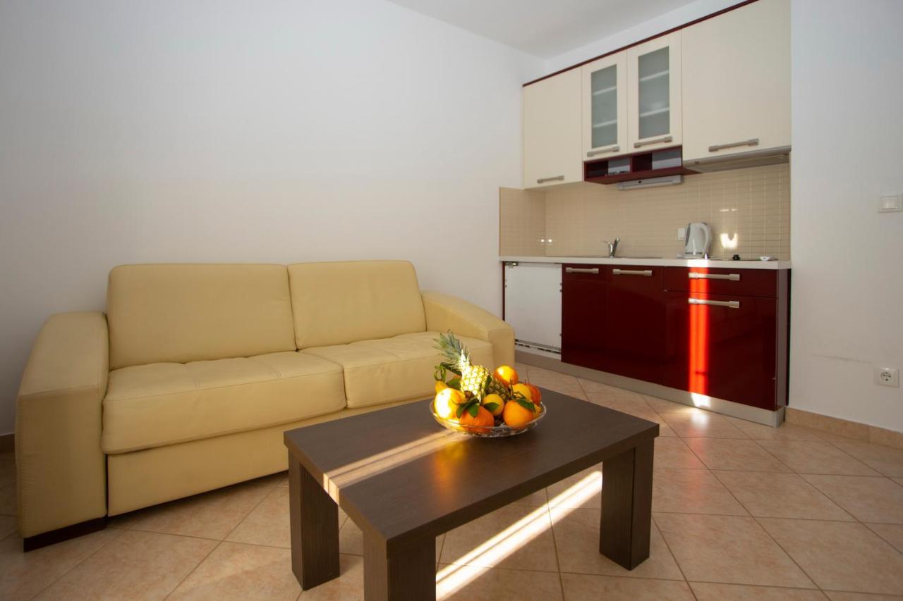 Apartment Domo Makarska Bagian luar foto