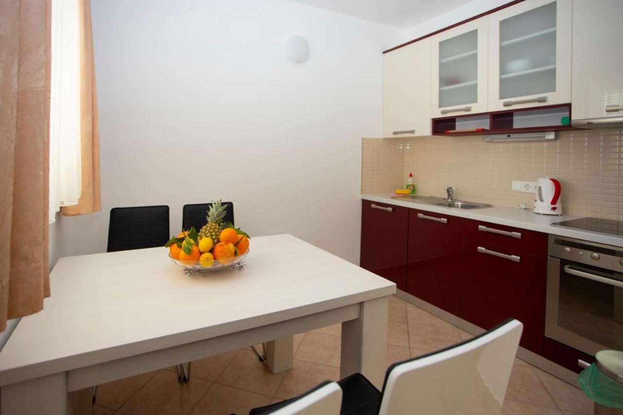 Apartment Domo Makarska Bagian luar foto