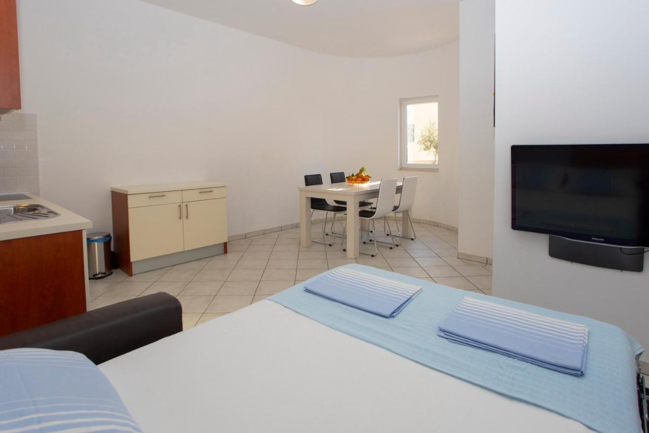 Apartment Domo Makarska Bagian luar foto