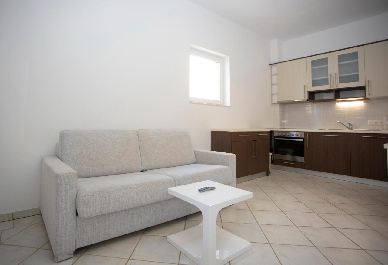 Apartment Domo Makarska Bagian luar foto