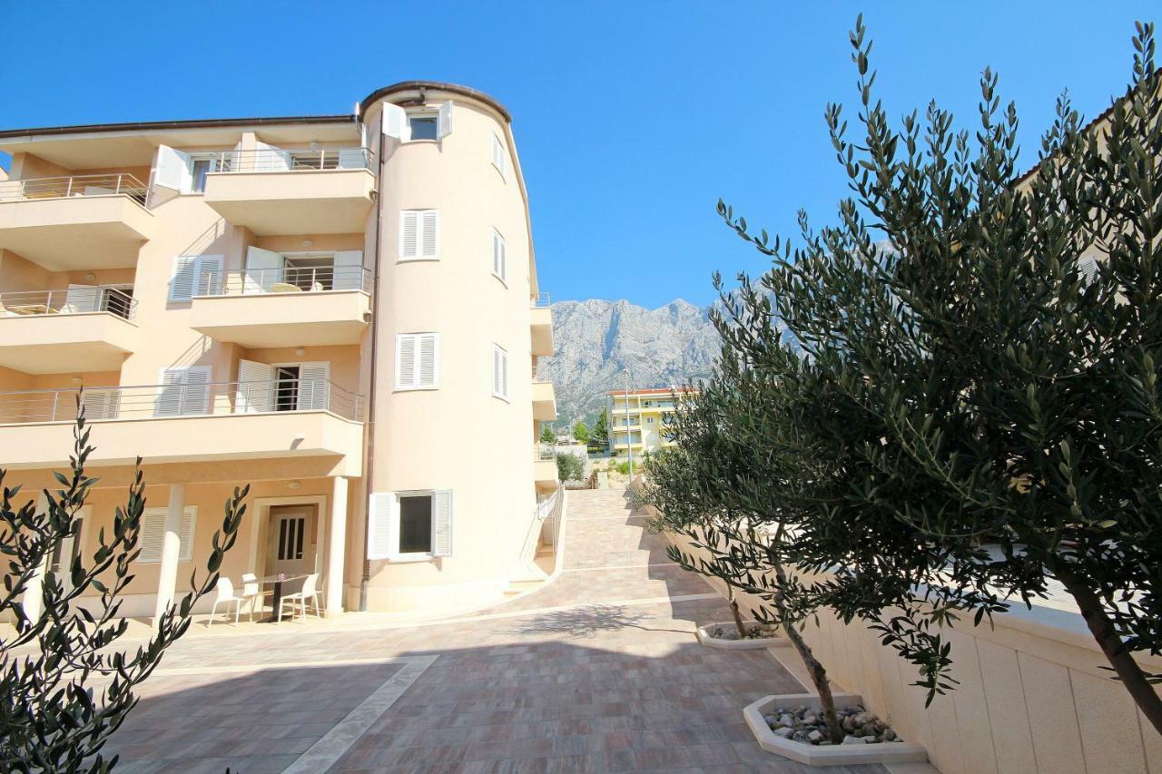 Apartment Domo Makarska Bagian luar foto