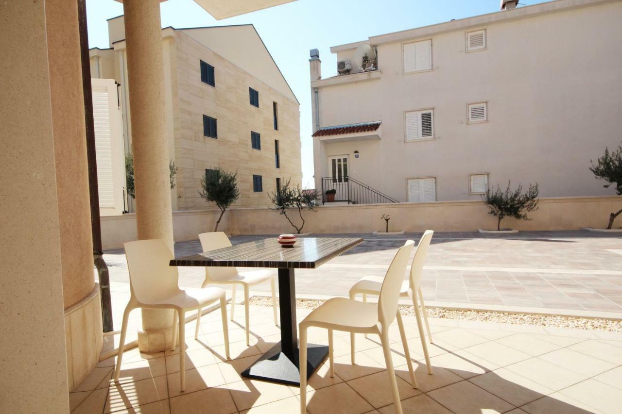 Apartment Domo Makarska Bagian luar foto