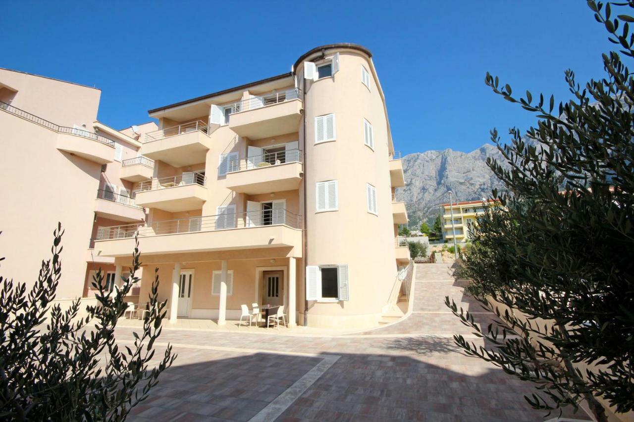 Apartment Domo Makarska Bagian luar foto
