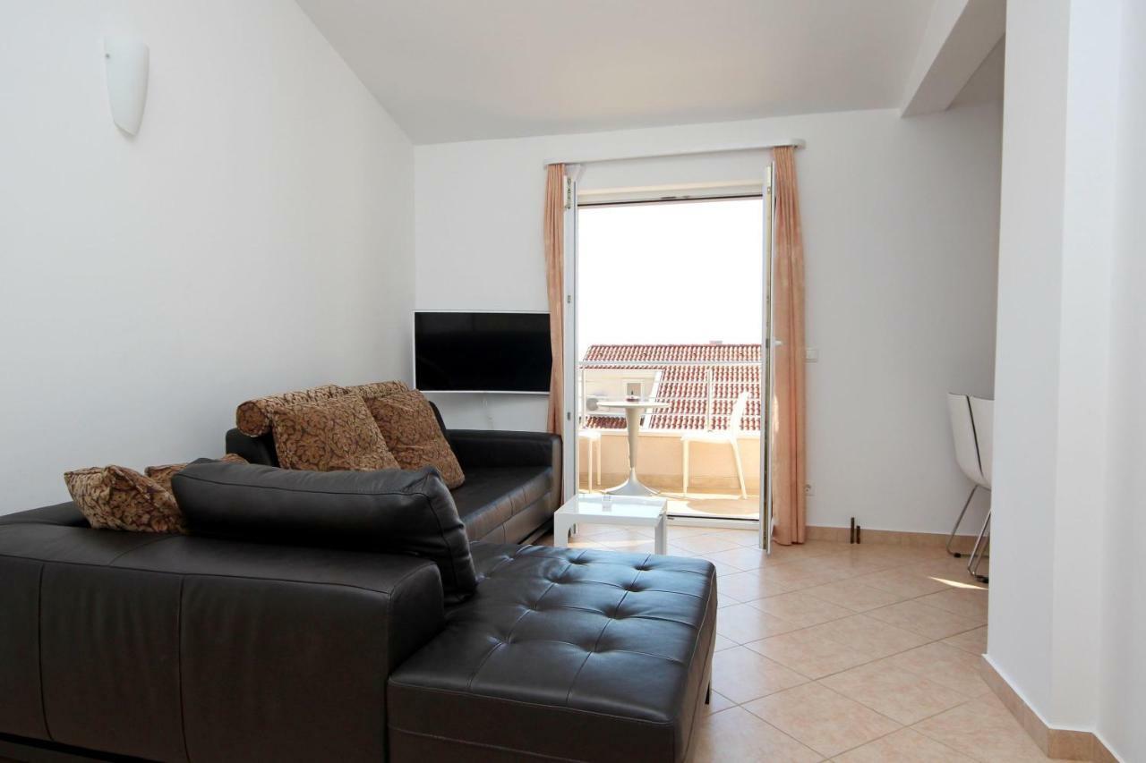 Apartment Domo Makarska Bagian luar foto