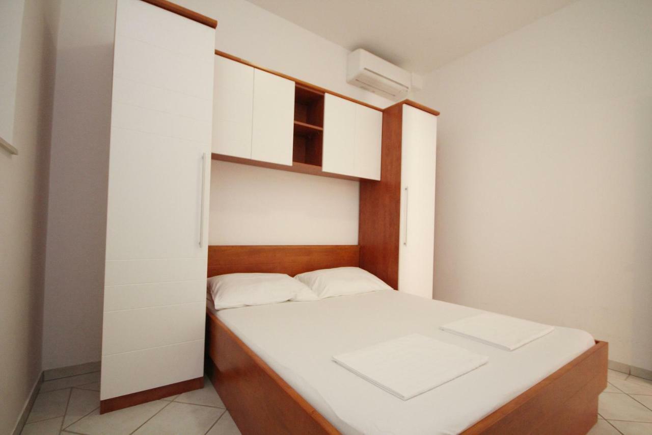 Apartment Domo Makarska Bagian luar foto