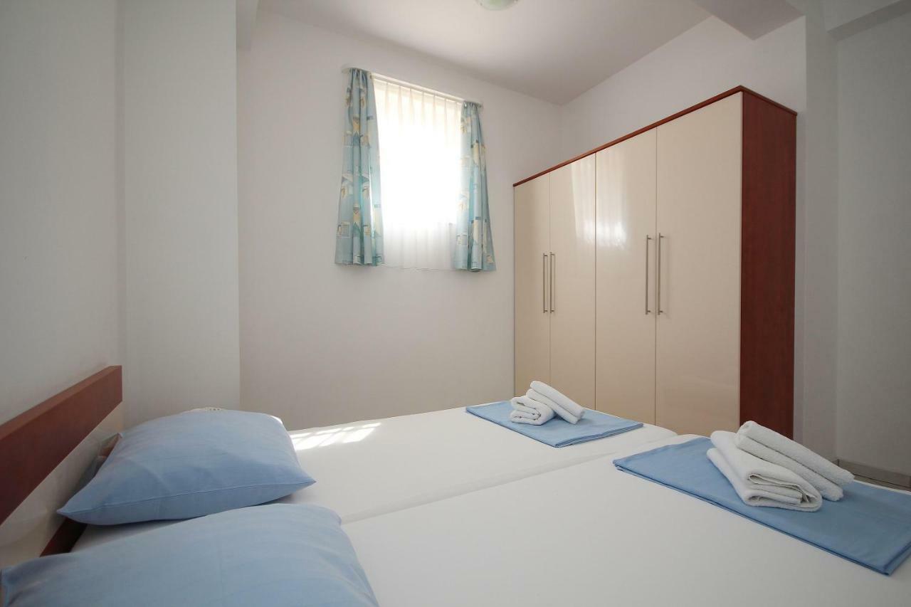 Apartment Domo Makarska Bagian luar foto