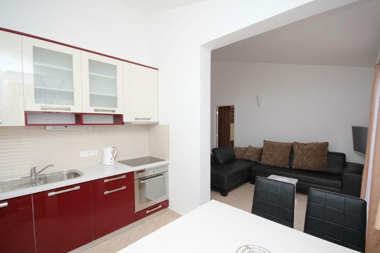 Apartment Domo Makarska Bagian luar foto