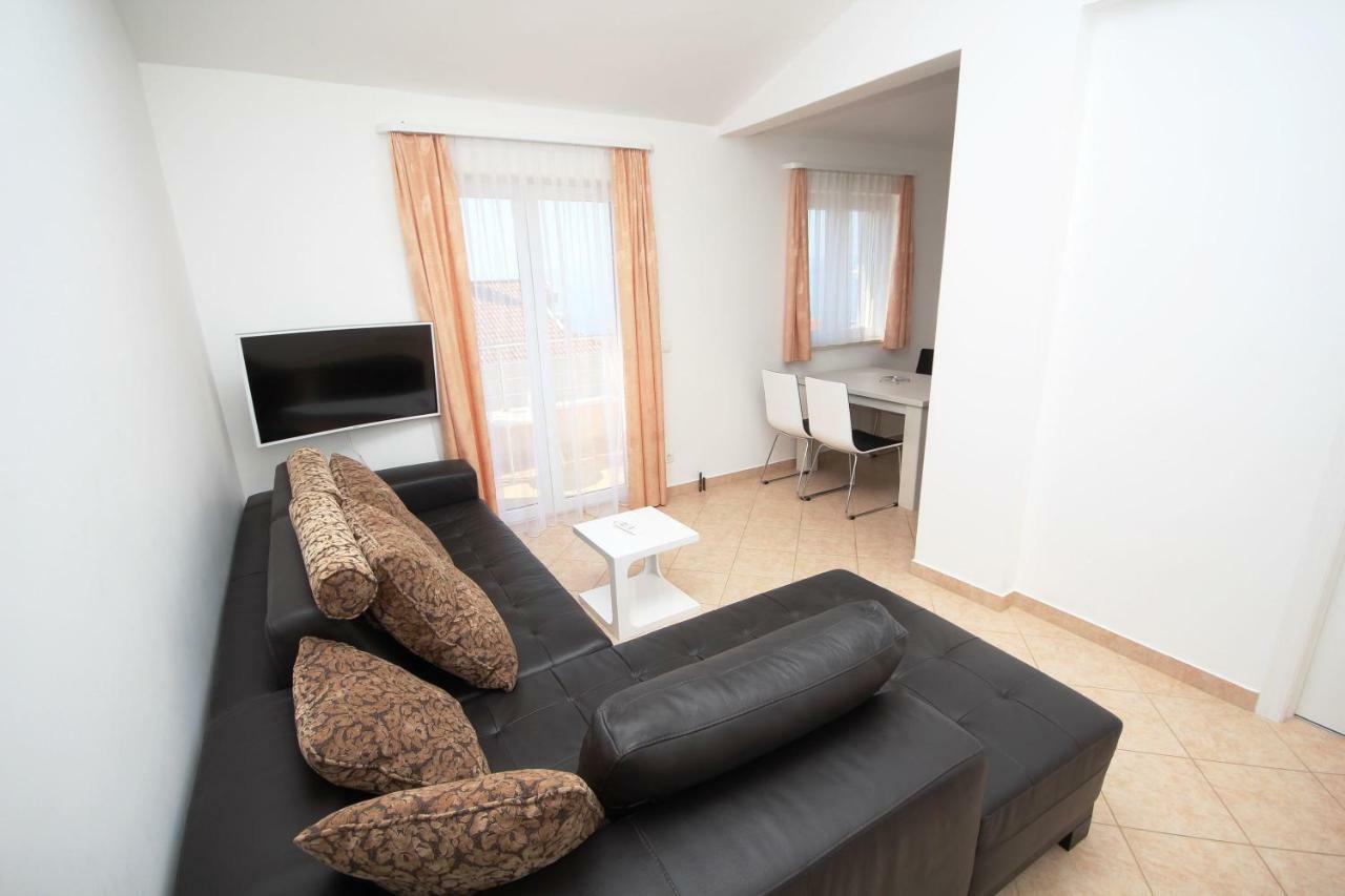 Apartment Domo Makarska Bagian luar foto