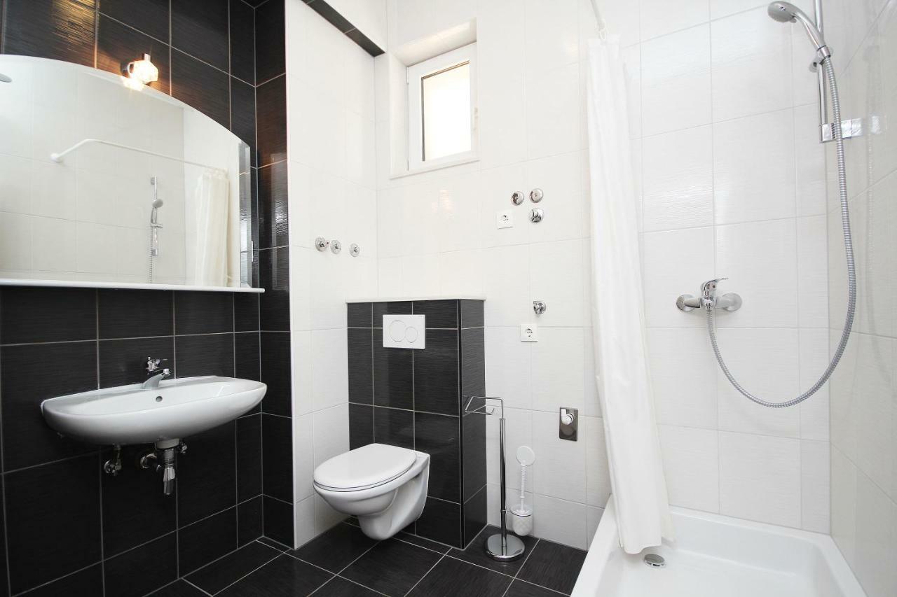 Apartment Domo Makarska Bagian luar foto