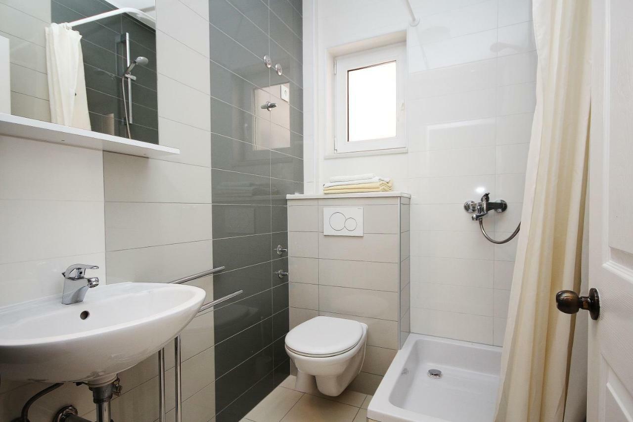 Apartment Domo Makarska Bagian luar foto